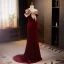 Charmant Bordeaux Velours Robe De Bal 2023 Trompette / Sirène Une épaule Noeud Sans Manches Dos Nu Train De Balayage Promo Robe De Ceremonie