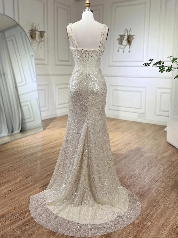 Haut de Gamme Beige Fait main Perlage Faux Diamant Fendue devant Robe De Bal 2024 Trompette / Sirène Encolure Carrée Sans Manches Dos Nu Train De Balayage Promo Robe De Ceremonie