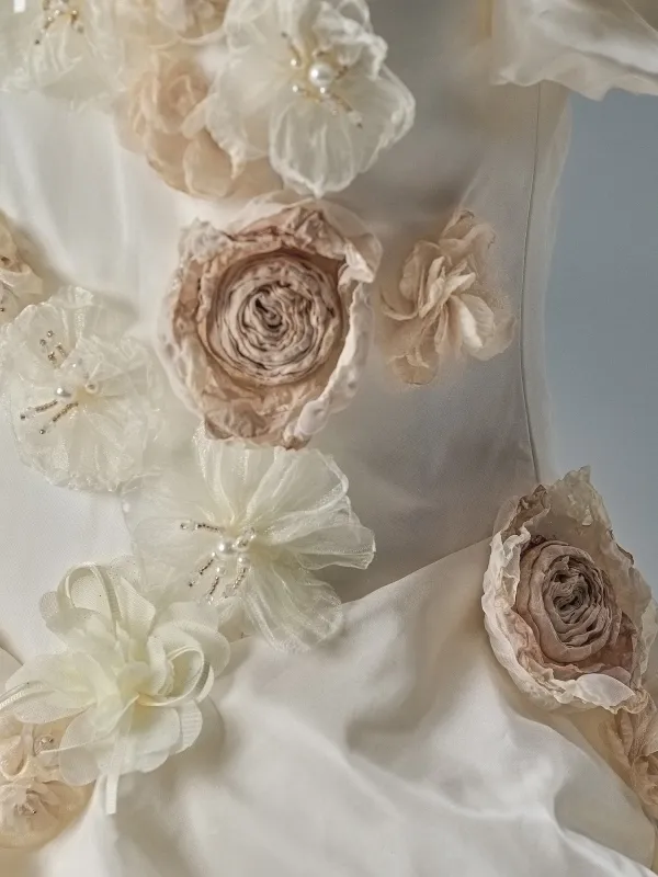 Luxury / Gorgeous Beige Cascading Ruffles Appliques Prom Dresses 2026 Ball Gown Off-The-Shoulder Short Sleeve Backless Chapel Train Formal Dresses
