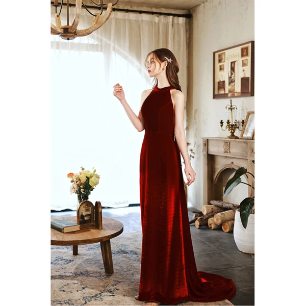 Fashion Burgundy Suede Evening Dresses 2022 A-Line / Princess Sleeveless Backless Halter Sweep Train Evening Party Formal Dresses