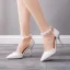 Élégant Blanche Perle En Dentelle Fleur Chaussure De Mariée 2023 Bride Cheville 9 cm Talons Aiguilles À Bout Pointu Mariage Talons Hauts
