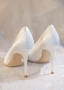 Elegante Ivory / Creme Perle Strass Leder Satin Brautschuhe 2024 8 cm Stilettos Spitzschuh Hochzeit Pumps Hochhackige