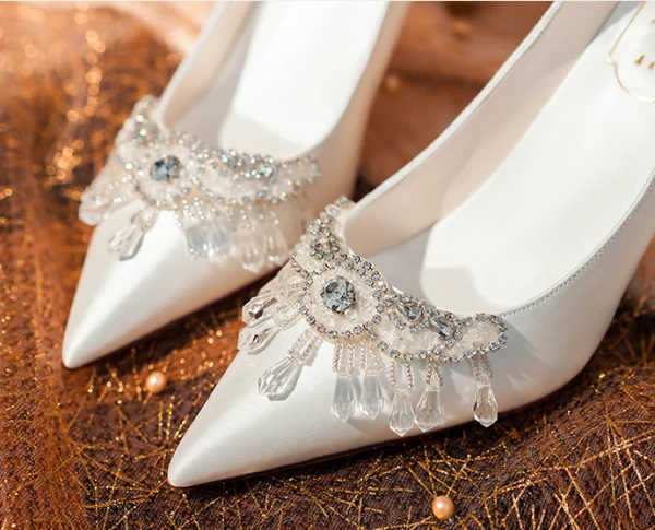 Classy White Satin Rhinestone Wedding Shoes 2024 8 cm Stiletto Heels Pointed Toe Wedding Pumps High Heels