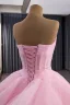 High-end Sukkertøyrosa Håndlaget Beading Gripende Ruffles Ballkjoler 2025 Ballkjole Kjæreste Langermede Ryggløse Cathedral Train Formelle Kjoler