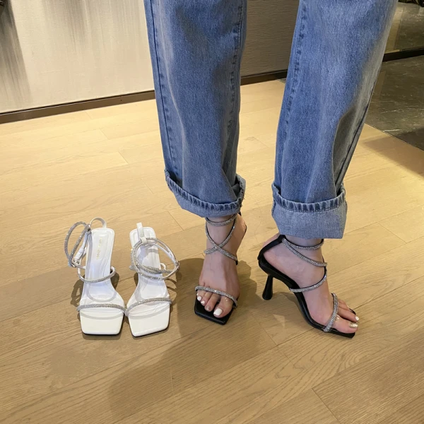 Sexy Noire Faux Diamant X-Strap Soirée Sandales Femme 2022 8 cm Talons Aiguilles Peep Toes / Bout Ouvert Sandales Talons Hauts