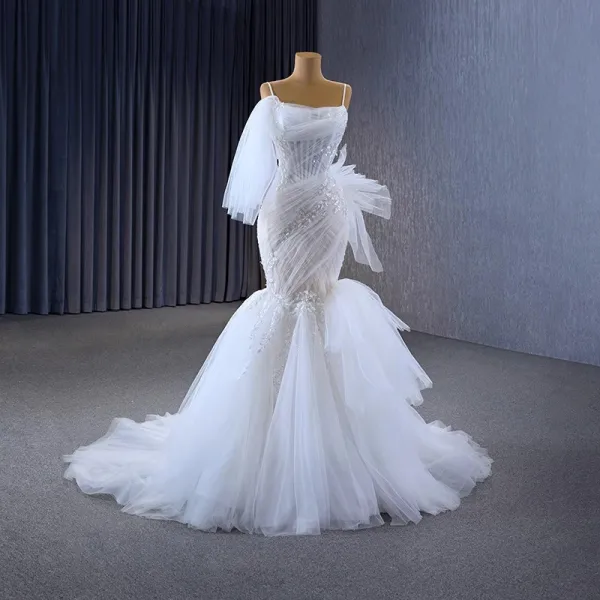 High End Charmant Weiß Perlenstickerei Pailletten Plissee Brautkleider / Hochzeitskleider 2023 Ballkleid Spaghettiträger Ärmellos Rückenfreies Hof-Schleppe Hochzeit