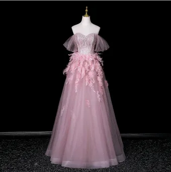 Charmant Rosa Perlenstickerei Pailletten Perle Feder Ballkleider 2026 A Linie Off Shoulder Kurze Ärmel Rückenfreies Lange Festliche Kleider