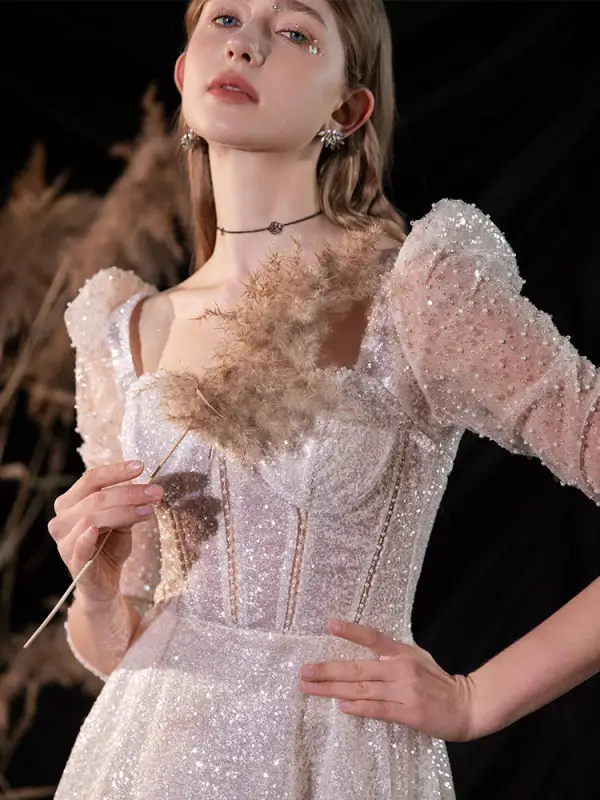 Glitzernden Luxus / Herrlich Weiß Perlenstickerei Perle Pailletten Brautkleider / Hochzeitskleider 2022 A Linie Eckiger Ausschnitt Rückenfreies Lange Ärmel Sweep / Pinsel Zug Hochzeit