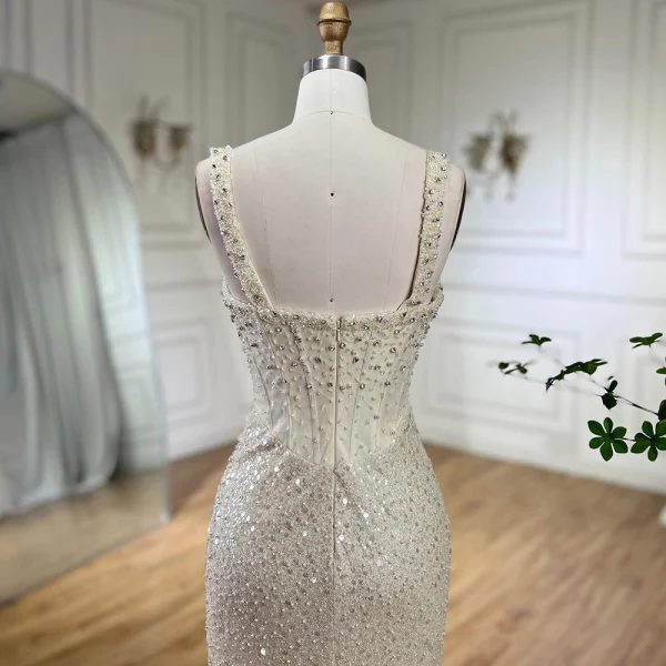Haut de Gamme Beige Fait main Perlage Faux Diamant Fendue devant Robe De Bal 2024 Trompette / Sirène Encolure Carrée Sans Manches Dos Nu Train De Balayage Promo Robe De Ceremonie