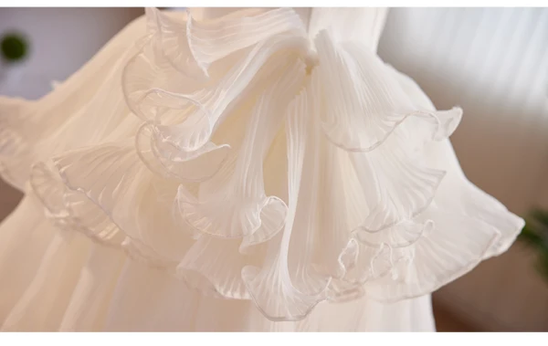Mode Blanche Volants en Cascade de retour Courte Robe De Graduation 2024 Bretelles Spaghetti Sans Manches Dos Nu