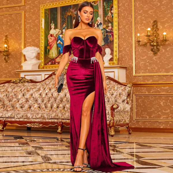 Charmant Schwarz Strass Gespaltete Front Abendkleider 2022 Meerjungfrau Off Shoulder Kurze Ärmel Rückenfreies Sweep / Pinsel Zug Abend Festliche Kleider