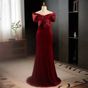 Élégant Bordeaux Velours Robe De Bal 2023 Trompette Sirène De L Épaule Manches Courtes Dos Nu Train De Balayage Promo Robe De Ceremonie