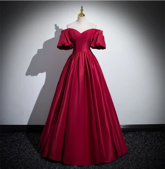 Simple Bordeaux Satin Robe De Bal 2024 Princesse De L Épaule Manches Courtes Dos Nu Longue Robe De Ceremonie
