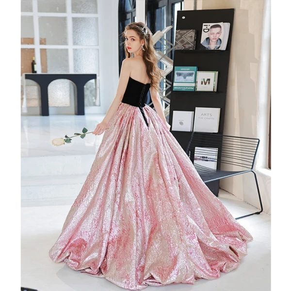Charmant Noire Faux Diamant Paillettes Robe De Bal 2022 Robe Boule Bustier Sans Manches Dos Nu Fendue devant Train De Balayage Robe De Ceremonie