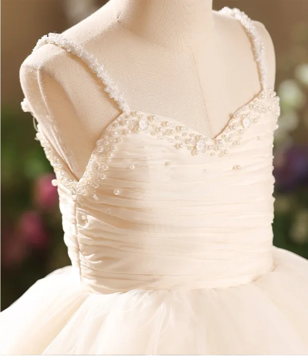 Elegante Weiß Perle Hochzeit Blumenmädchenkleider 2026 Ballkleid Spaghettiträger Ärmellos Rückenfreies Wadenlang