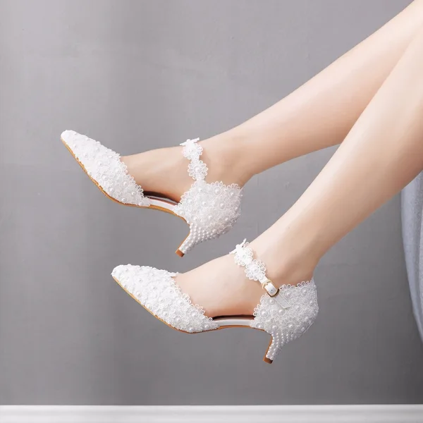 Chic / Belle Blanche En Dentelle Fleur Chaussures Femmes 2022 Promo Perle 5 cm Talons Aiguilles À Bout Pointu Chaussures Femmes Talons Hauts