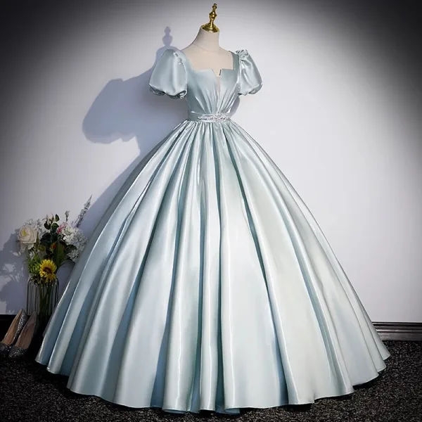 Chic / Belle Vert Cendré Satin Robe De Bal 2023 Robe Boule Encolure Carrée Gonflée Manches Courtes Dos Nu Faux Diamant Noeud Ceinture Longue Promo Robe De Ceremonie