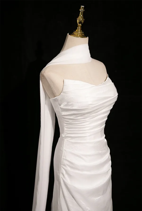 Modest / Simple Amazing / Unique White Wedding Dresses 2024 Trumpet / Mermaid Strapless Sleeveless Backless Sweep Train Wedding