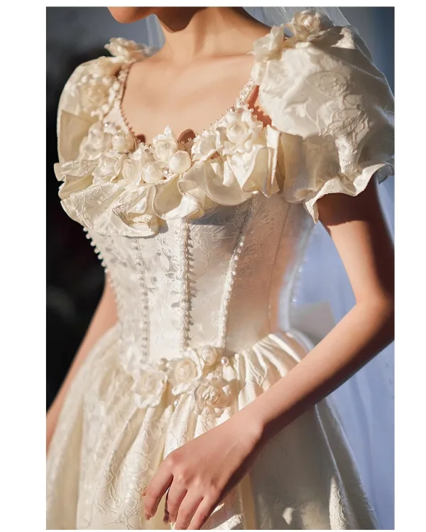 Vintage Vita Pärla Spets Blomma Bröllopsklänningar 2024 Prinsessa Urringning Pösigt Korta ärm Halterneck Långa Bröllop