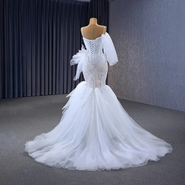 High End Charmant Weiß Perlenstickerei Pailletten Plissee Brautkleider / Hochzeitskleider 2023 Ballkleid Spaghettiträger Ärmellos Rückenfreies Hof-Schleppe Hochzeit