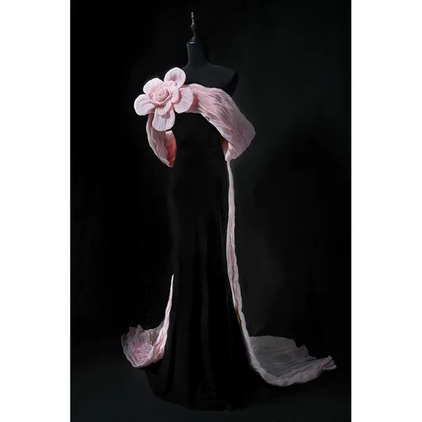 Fashion Black Flower Velvet Prom Dresses 2024 Trumpet / Mermaid Strapless Sleeveless Backless Bow Sweep Train Prom Formal Dresses