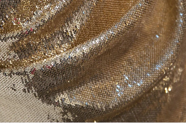 Scintillantes Doré Paillettes Robe De Soirée 2023 Trompette / Sirène De l'épaule Manches Courtes Dos Nu Train De Balayage Soirée Robe De Ceremonie
