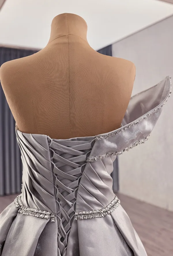High End Grau Handgefertigt Perlenstickerei Strass Ballkleider 2025 A Linie Bandeau Ärmellos Rückenfreies Hof-Schleppe Festliche Kleider