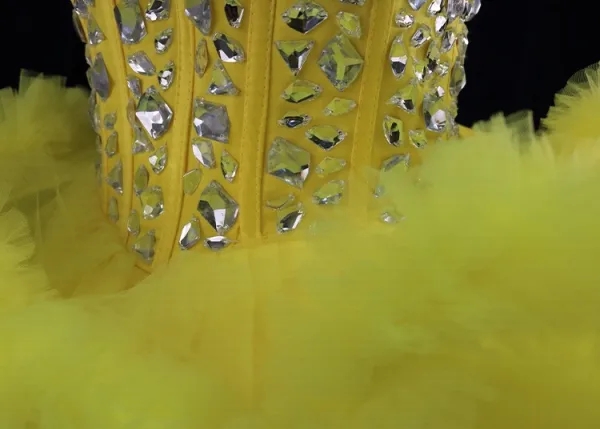Seksowne Żółta Rhinestone Krótkie Kaskadowe Falbany Sukienki Na Impreze 2024 Suknia Balowa Bez Rękawów Bez Pleców Bez Ramiączek Sukienki Wizytowe