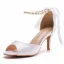 Charmant Weiß Perle Knöchelriemen Brautschuhe 2024 7 cm Stilettos Peeptoes Hochzeit Sandaletten Hochhackige