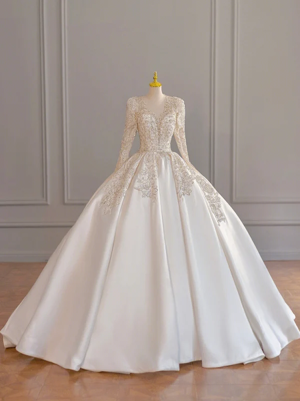 Vintage / Retro Ivory Beading Sequins Wedding Dresses 2023 Ball Gown Satin V-Neck Long Sleeve Court Train Wedding