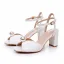Simple Blanche Perle Chaussure De Mariée 2024 Bride Cheville 7 cm Talons Épais Peep Toes / Bout Ouvert Mariage Sandales