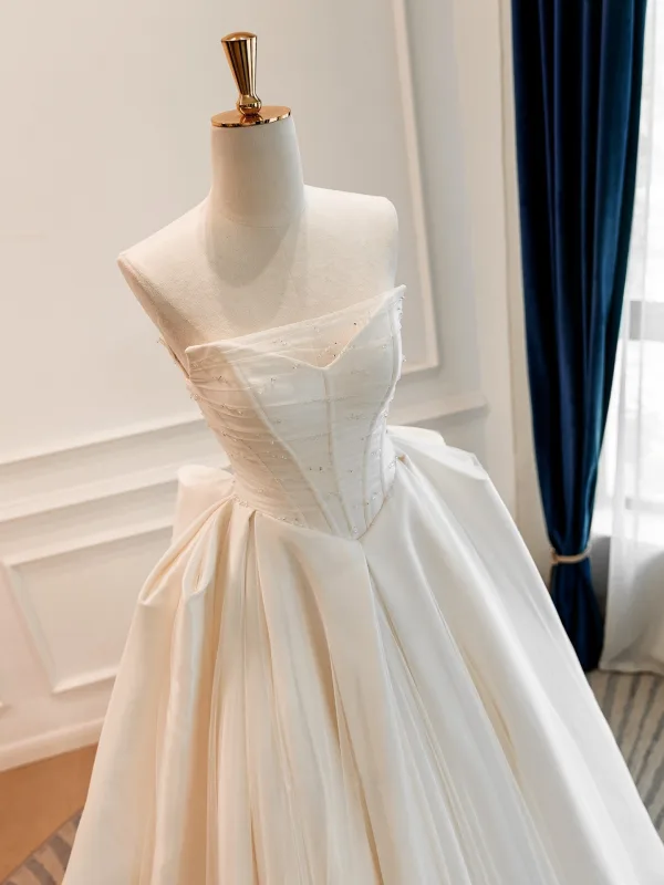 High End Schlicht Ivory / Creme Perlenstickerei Satin Brautkleider / Hochzeitskleider 2026 A Linie Bandeau Ärmellos Rückenfreies Lange