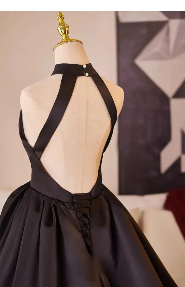 Audrey Hepburn-Stil Schwarz Ballkleider 2024 A Linie Stehkragen Ärmellos Rückenfreies Sweep / Pinsel Zug Ball Festliche Kleider