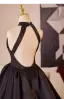 Audrey Hepburn-Stil Schwarz Ballkleider 2024 A Linie Stehkragen Ärmellos Rückenfreies Sweep / Pinsel Zug Ball Festliche Kleider