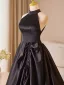 Audrey Hepburn-Stil Schwarz Ballkleider 2024 A Linie Stehkragen Ärmellos Rückenfreies Sweep / Pinsel Zug Ball Festliche Kleider