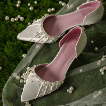 Elegant White Pearl Satin Pointed Toe Wedding Shoes 2024 4 Cm Stiletto Heels Low Heel Wedding High Heels