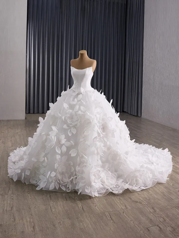 Luxus / Herrlich Weiß Handgefertigt Spitze Blumen Applikationen Pailletten Brautkleider / Hochzeitskleider 2025 Ballkleid Bandeau Ärmellos Rückenfreies Königliche Schleppe Hochzeit