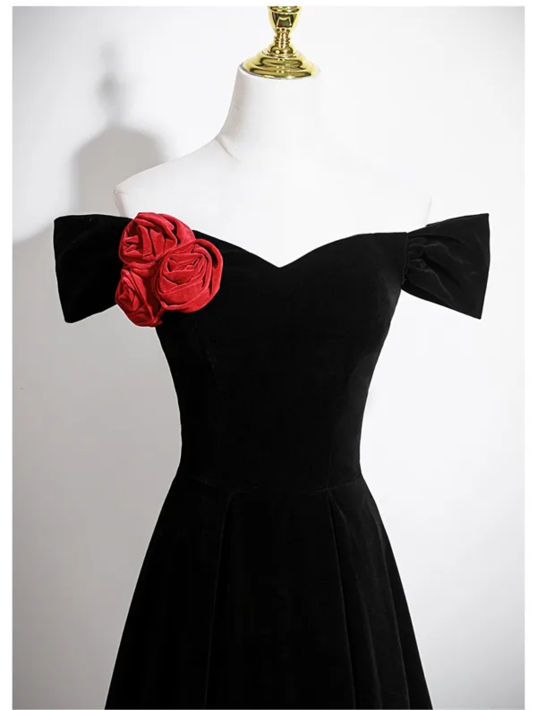 Fashion Black Velvet Appliques Evening Dresses 2025 A-Line / Princess Off-The-Shoulder Sleeveless Backless Floor-Length / Long Formal Dresses