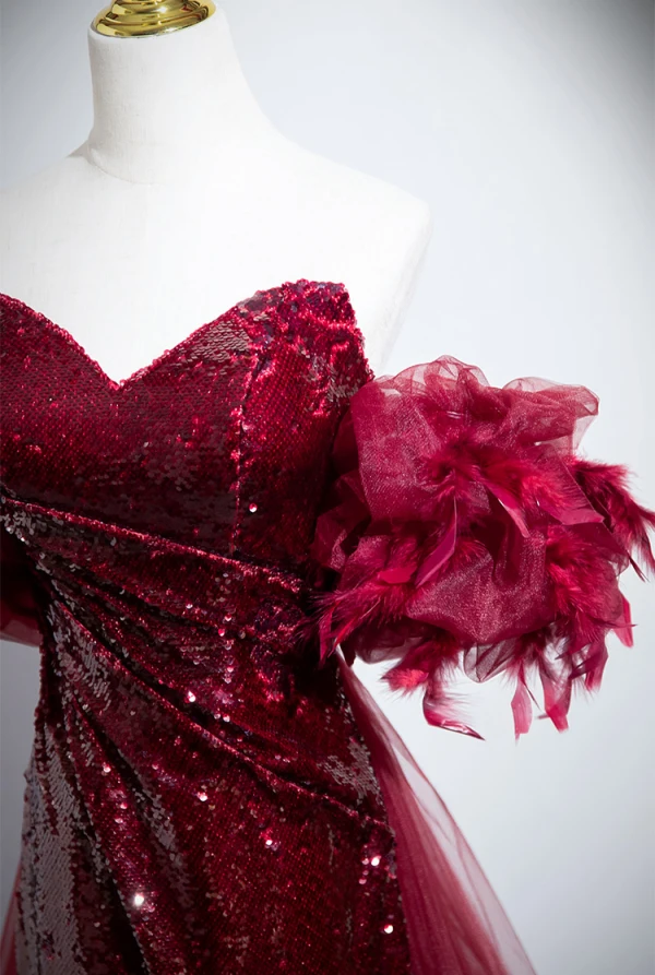 Scintillantes Bordeaux Paillettes Fendue devant Robe De Bal 2024 Trompette / Sirène De l'épaule Gonflée Manches Courtes Dos Nu Train De Balayage Soirée Robe De Ceremonie