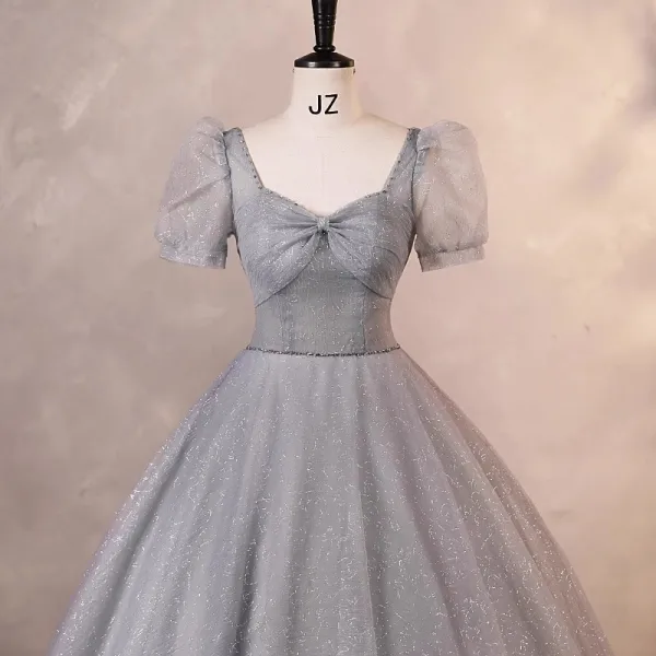 Élégant Gris Paillettes Robe De Bal Gonflée 2023 Robe Boule Encolure Carrée Manches Courtes Dos Nu Longue Promo Robe De Ceremonie