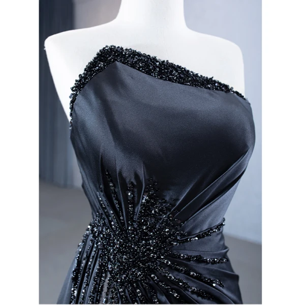 Haut de Gamme Noire Fait main Perlage Robe De Soirée 2023 Trompette / Sirène Bustier Sans Manches Dos Nu Train De Balayage Robe De Ceremonie