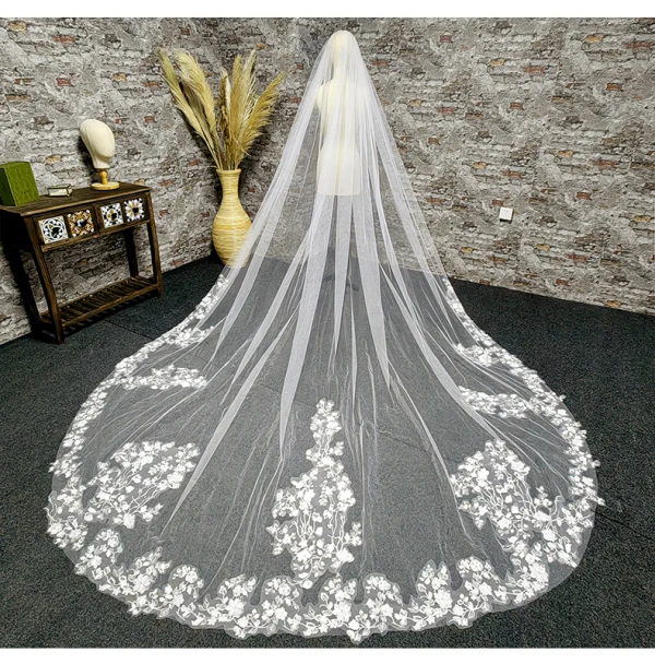Charming White Pearl Lace Flower Wedding Veils 2024 Tulle
