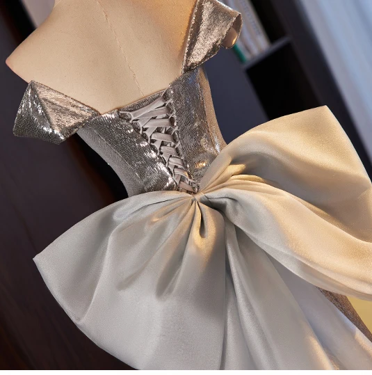 Glitzernden Mode Silber Pailletten Ballkleider 2024 A Linie Bandeau Ärmellos Rückenfreies Schleife Sweep / Pinsel Zug Ball Festliche Kleider