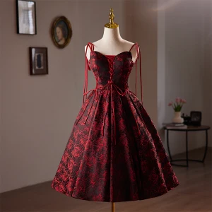Vintage Originale Bordeaux Impression Courte De Retour Robe De Graduation 2024 Princesse Bretelles Spaghetti Sans Manches Dos Nu Robe De Ceremonie