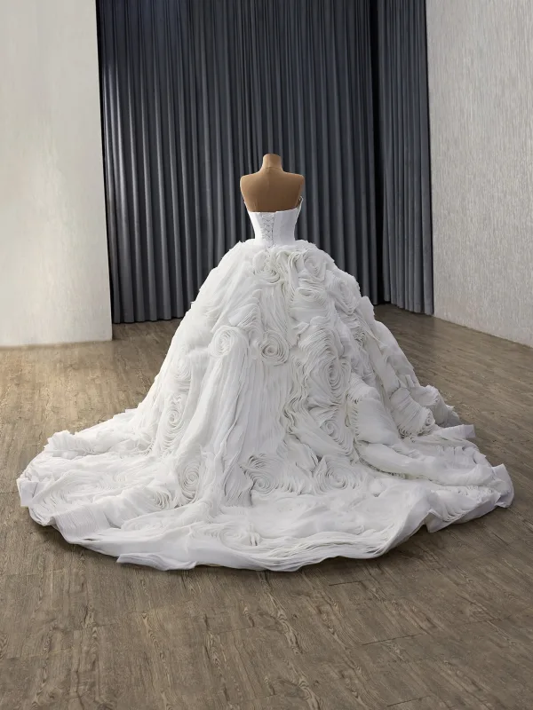 High-end Luxury / Gorgeous White Beading Pearl Rhinestone Ruffle Flower Wedding Dresses 2025 Ball Gown Strapless Sleeveless Backless Chapel Train
