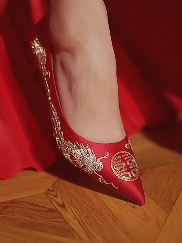 Chinese style Red Embroidered Satin Wedding Shoes 2026 5 cm Thick Heels Pointed Toe Wedding Pumps High Heels