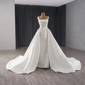 Haut De Gamme Blanche Paillettes Fleur Satin Robe De Mariée 2024 Trompette Sirène Encolure Carrée Sans Manches Dos Nu Chapel Train Mariage