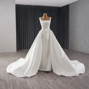 High End Vita Paljetter Blomma Satin Bröllopsklänningar 2024 Trumpet Sjöjungfru Fyrkantig Ringning Ärmlös Halterneck Chapel Train Bröllop