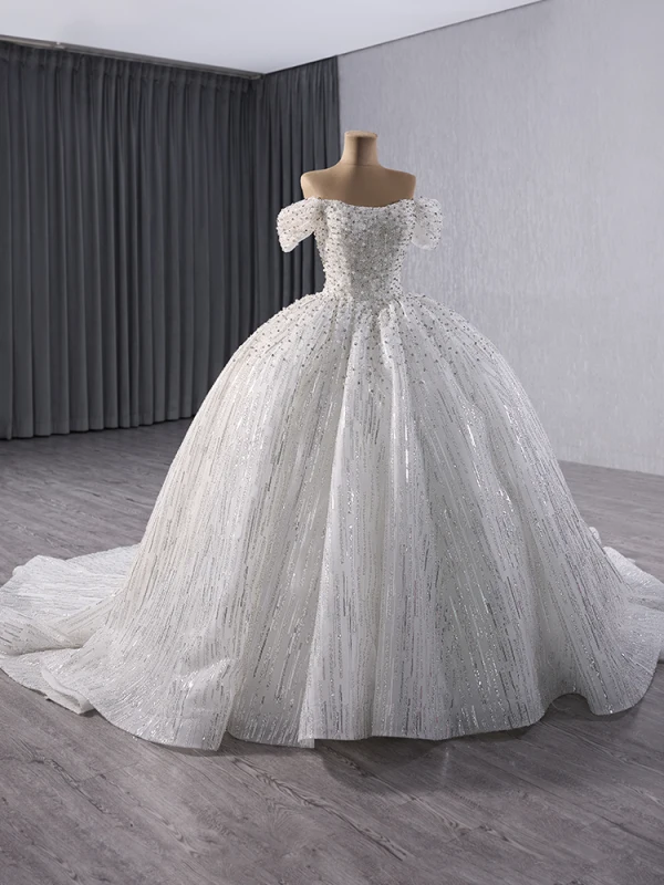 Luxus / Herrlich Weiß Handgefertigt Perlenstickerei Perle Pailletten Brautkleider / Hochzeitskleider 2024 Ballkleid Off Shoulder Kurze Ärmel Rückenfreies Kapelle-Schleppe Hochzeit