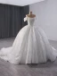 Luxus / Herrlich Weiß Handgefertigt Perlenstickerei Perle Pailletten Brautkleider / Hochzeitskleider 2024 Ballkleid Off Shoulder Kurze Ärmel Rückenfreies Kapelle-Schleppe Hochzeit